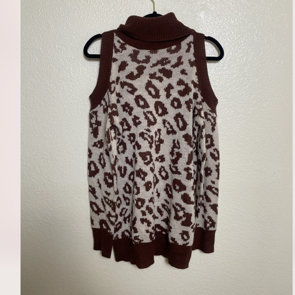 Cold Shoulder Leopard Boho Turtle Neck Mock Off Boho Hipster Winter Hip Blouse - Picture 3 of 6